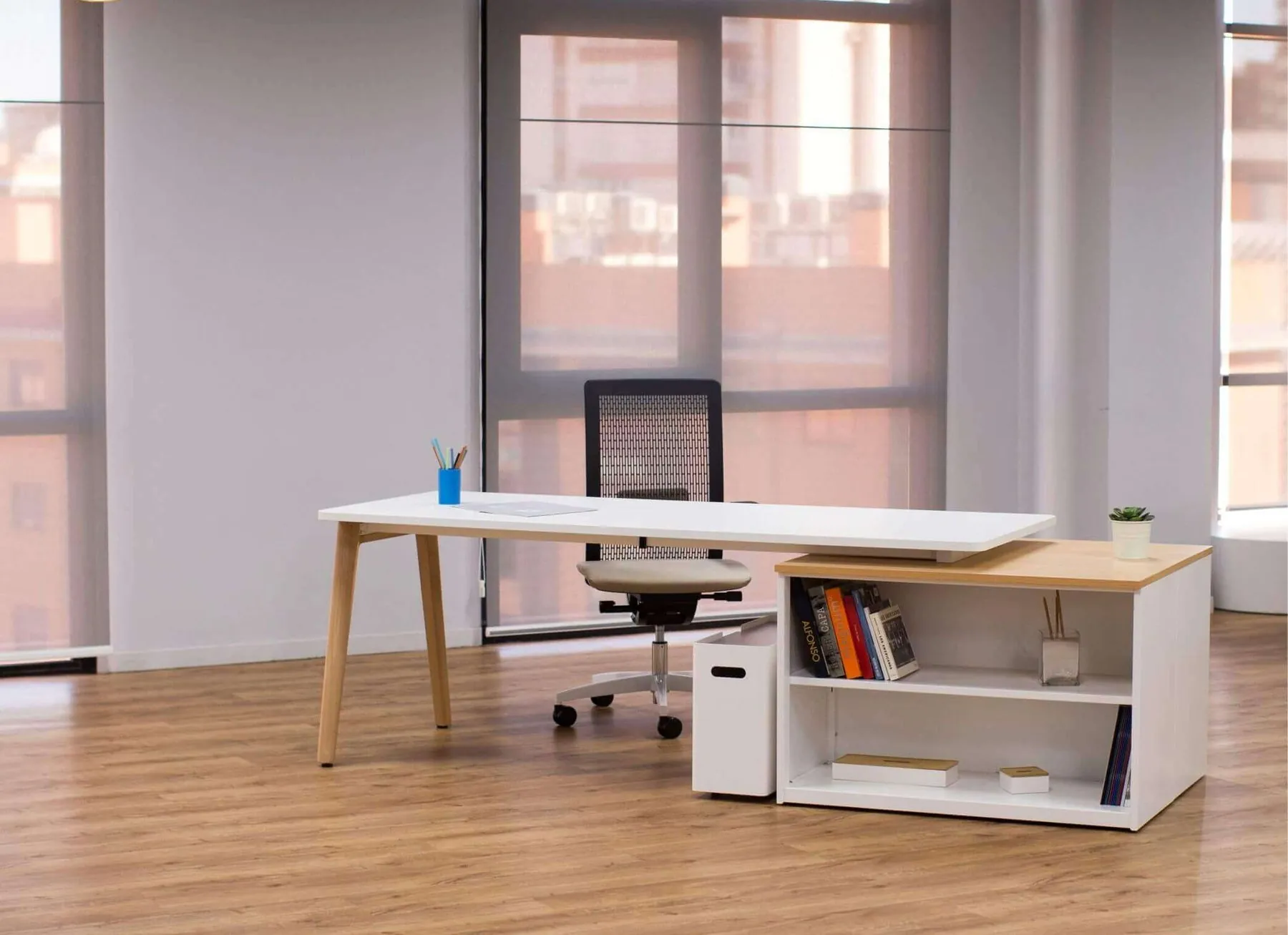 Escritorio y mueble de oficina a medida — WTC, Montevideo
