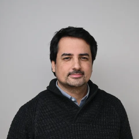 Adri&aacute;n Paredes