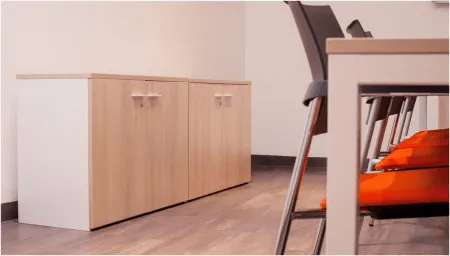 Guardado de oficina a medida &mdash; m&oacute;dulos bajos con puertas